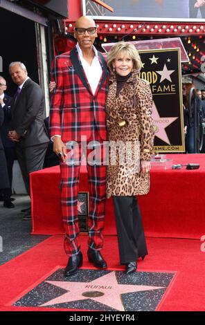 Jane Fonda begleitet RuPaul bei ihrer Hollywood Walk of Fame-Starzeremonie am 16. März 2018 in Hollywood, CA. Stockfoto