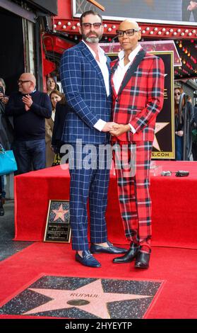 Georges LeBar begleitet ihre Partnerin RuPaul bei ihrer Hollywood Walk of Fame Star Ceremony am 16. März 2018 in Hollywood, CA. Stockfoto