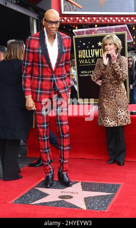 Jane Fonda begleitet RuPaul bei ihrer Hollywood Walk of Fame-Starzeremonie am 16. März 2018 in Hollywood, CA. Stockfoto