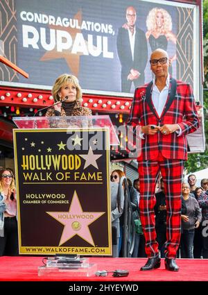 Jane Fonda begleitet RuPaul bei ihrer Hollywood Walk of Fame-Starzeremonie am 16. März 2018 in Hollywood, CA. Stockfoto