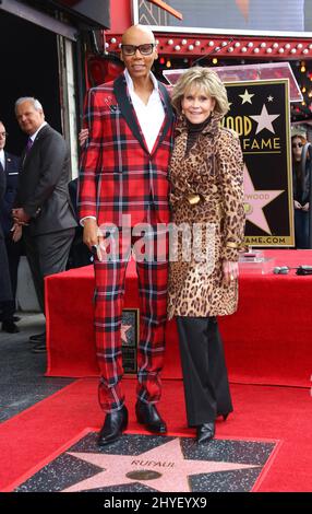 Jane Fonda begleitet RuPaul bei ihrer Hollywood Walk of Fame-Starzeremonie am 16. März 2018 in Hollywood, CA. Stockfoto