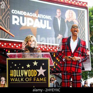 Jane Fonda begleitet RuPaul bei ihrer Hollywood Walk of Fame-Starzeremonie am 16. März 2018 in Hollywood, CA. Stockfoto