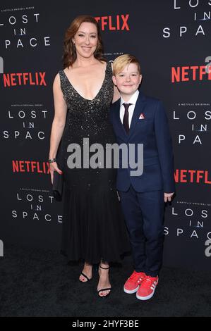 Molly Parker und William Bissonnette bei der Netflix-Premiere der „Lost in Space“-Saison 1 am 9. April 2018 in Hollywood, USA, im Cinerama Dome. Stockfoto