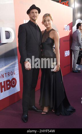 Gustaf Skarsgard und Hanna Alstrom bei der Premiere der „Westworld“-Saison 2 von HBO im Cinerama Dome am 16. April 2018 in Hollywood, CA. Stockfoto