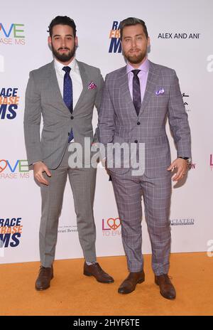 Lance Bass und Michael Turchin nehmen an der Gala zum 25.-jährigen Jubiläum von Race to Erase MS im Beverly Hilton Hotel in Beverly Hills, Kalifornien, Teil Stockfoto