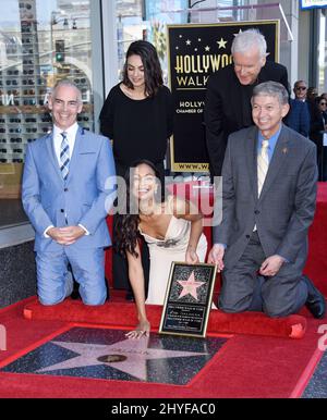 Mitch O'Farrell, Mila Kunis, Zoe Saldana, James Cameron und Leron Gubler bei der Zoe Saldana Star Ceremony, die am 3. Mai 2018 auf dem Hollywood Walk of Fame in Hollywood, ca. Stockfoto