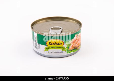 Farhan Light Meat Thunfisch-Flocke in Sonnenblumenöl, 185 g Konserve auf weißem Hintergrund Stockfoto