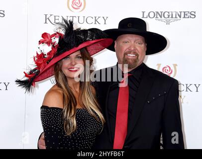 Eddie Montgomery und Jennifer Montgomery beim Kentucky Derby 144., das am 5. Mai 2018 in Churchill Downs in Louisville, KY, stattfand. Stockfoto