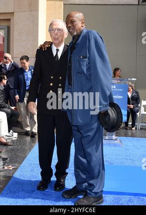 Bernie Kopell und Lou Gossett Jr. während der Princess Cruises und der Darsteller von „The Love Boat“ Hollywood Walk of Fame Ehrenstern-Plakette am 10. Mai 2018. Stockfoto