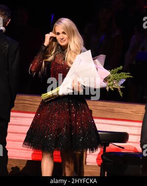 Carrie Underwood (Rosen von Randy Travis) feiert am 11. Mai 2018 in Nashville, Tennessee, 10 Jahre als Mitglied der Grand Ole Opry Stockfoto