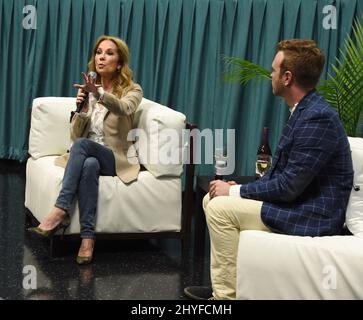 Kathie Lee Gifford und Ryan Smith während ihres Q&A-Gesprächs „Meine Reise: Ein Gespräch mit Kathie Lee Gifford“ beim Nashville Film Festival, das am 11. Mai 2018 im Regal 27 Hollywood Theatre in Nashville, Tennessee, stattfand Stockfoto