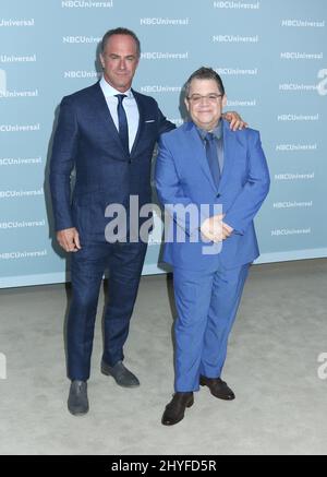 Christopher Meloni und Patton Oswalt nahmen an der NBCUniversal 2018 Upfronts Teil, die am 14. Mai 2018 in der Radio City Music Hall in New York City stattfand. Stockfoto