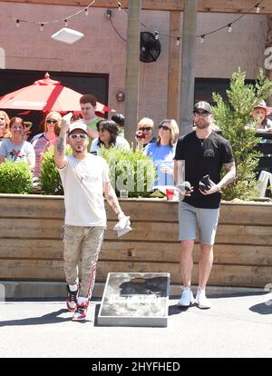 Chris Lucas und Brett Young bei der jährlichen Craig Campbell Celebrity Cornhole Challenge 6. zugunsten des gemeinnützigen Fight Colorectal Cancer (Fight CRC), die am 5. Juni 2018 in der City Winery, Nashville, stattfand. Stockfoto