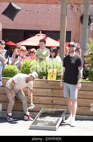 Chris Lucas und Brett Young bei der jährlichen Craig Campbell Celebrity Cornhole Challenge 6. zugunsten des gemeinnützigen Fight Colorectal Cancer (Fight CRC), die am 5. Juni 2018 in der City Winery, Nashville, stattfand. Stockfoto