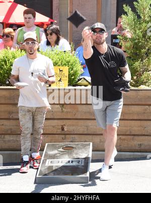 Chris Lucas und Brett Young bei der jährlichen Craig Campbell Celebrity Cornhole Challenge 6. zugunsten des gemeinnützigen Fight Colorectal Cancer (Fight CRC), die am 5. Juni 2018 in der City Winery, Nashville, stattfand. Stockfoto