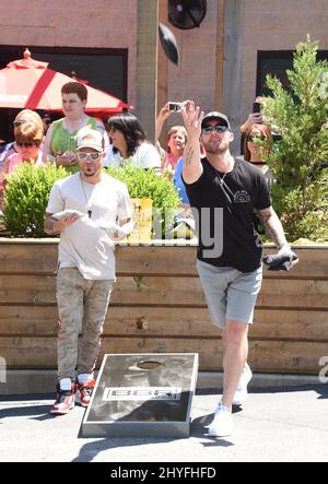 Chris Lucas und Brett Young bei der jährlichen Craig Campbell Celebrity Cornhole Challenge 6. zugunsten des gemeinnützigen Fight Colorectal Cancer (Fight CRC), die am 5. Juni 2018 in der City Winery, Nashville, stattfand. Stockfoto