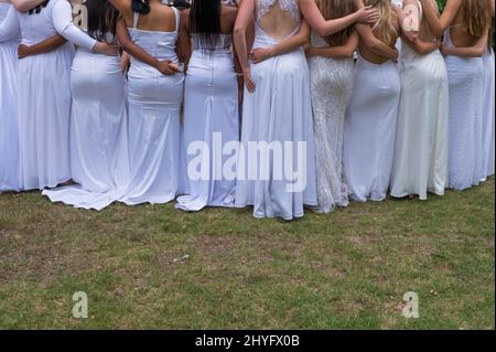Gruppe von Frauen, die zusammen stehen Stockfoto