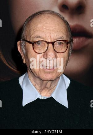 Der amerikanische Dramatiker, Drehbuchautor und Autor Neil Simon verstarb heute im Alter von 91 Jahren in Manhattan. Neil Simon 'Les Miserables' amerikanische Premiere - am 10. Dezember 2012 im Ziegfeld Theater. Stockfoto