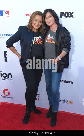 Debra Joaquin und Shannen Doherty bei der 2018 Stand Up to Cancer (SU2C) Sendung, die am 7. September 2018 im Barker Hangar auf dem Santa Monica Airport stattfand Stockfoto