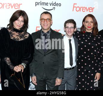 Catherine Keener, Fred Armisen, Noah Robbins & Maya Rudolph bei der Amazons 'Forever' Premiere im Whitby Theater am 10. September 2018. Stockfoto