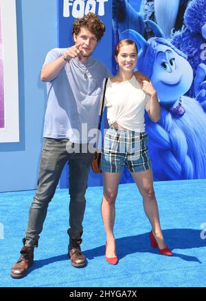 Brett Dier und Haley Lu Richardson bei der Weltpremiere „Smallfoot“, die am 22. September 2018 im Regency Village Theatre in Westwood, ca. Stockfoto