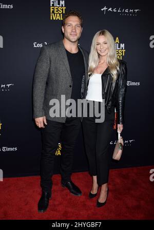Jai Courtney und Mecki Dent bei der Premiere von The Oath in Los Angeles, Kalifornien Stockfoto