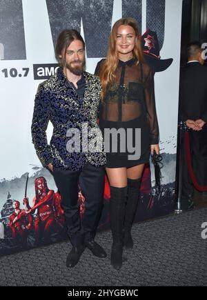 Tom Payne und Jennifer Akerman kommen zur Premiere von „The Walking Dead“ in der Saison 9 im DGA Theatre Complex Stockfoto