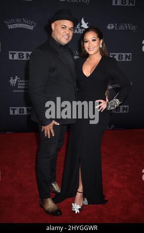 Israel Houghton und Adrienne Bailon kommen bei den jährlichen GMA Dove Awards 49. an der Lipscomb University am 16. Oktober 2018 in Nashville, Tennessee, an Stockfoto