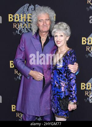 Brian May und Frau Anita Dobson bei der Premiere der Bohemian Rhapsody New York am 30. Oktober 2018 im Pariser Theater, New York. Stockfoto