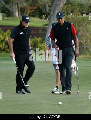 Phil Mickelson, Tiger Woods im „The Match“ von Capital One: Tiger Woods gegen Phil Mickelson auf dem Shadow Creek Golf Course in Las Vegas, USA. Stockfoto