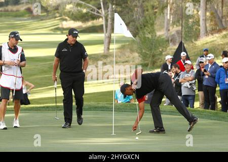 Phil Mickelson, Tiger Woods im „The Match“ von Capital One: Tiger Woods gegen Phil Mickelson auf dem Shadow Creek Golf Course in Las Vegas, USA. Stockfoto