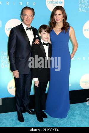 Kyle MacLachlan, Desiree Gruber und der Sohn Callum Lyon MacLachlan treffen beim jährlichen UNICEF Snowflake Ball 14. in der Cipriani Wall Street ein Stockfoto