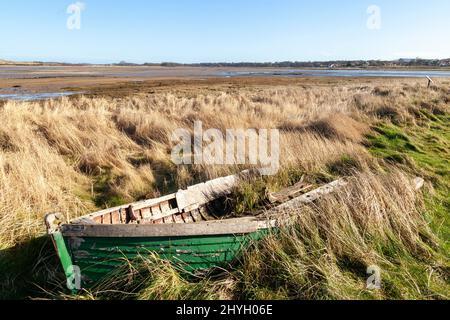 Ein altes Wrack eines Ruderbootes in der Nähe von Aberlady Bay, East Lothian, Schottland Stockfoto