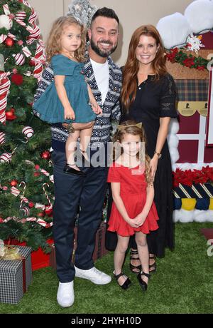 Seemann Stevie Swisher, Nick Swisher, Emerson Jay Swisher, Joanna Garcia Swisher bei der Ankunft zum Brooks Brothers x St. Jude Holiday Event, das am 9. Dezember 2018 im Beverly Wilshire Hotel in Beverly Hills, Los Angeles, stattfand Stockfoto