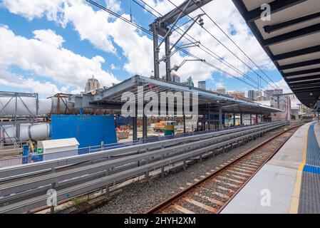 Jan 2021 Central Station Sydney, Aust: Die Arbeiten am Bau der Bahnsteige für die neuen Bahnlinien Metro South West und Metro North West werden 2024 fortgesetzt Stockfoto