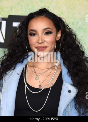 Tinashe kommt bei der „Rent: Live“-TV-Show-Fotoausstellung auf dem 20. Century Fox Lot an Stockfoto