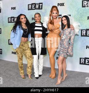 Tinashe, Kiersey Clemons, Valentina und Vanessa Hudgens kommen bei der „Rent: Live“-TV-Show-Fotoausstellung auf dem 20. Century Fox Lot an Stockfoto