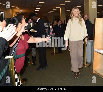 Gwyneth Paltrow signiert Kopien von „The Clean Plate“ bei Barnes and Noble at the Grove Stockfoto