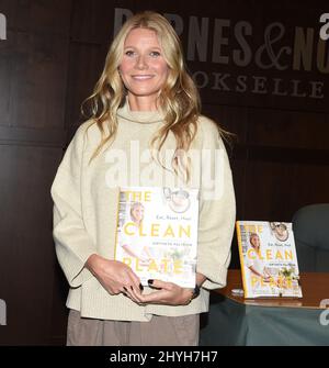 Gwyneth Paltrow signiert Kopien von „The Clean Plate“ bei Barnes and Noble at the Grove Stockfoto