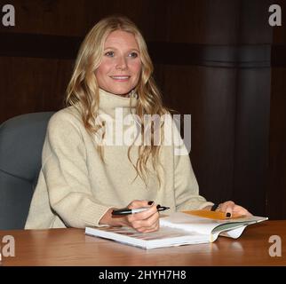 Gwyneth Paltrow signiert Kopien von „The Clean Plate“ bei Barnes and Noble at the Grove Stockfoto