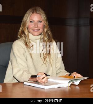 Gwyneth Paltrow signiert Kopien von „The Clean Plate“ bei Barnes and Noble at the Grove Stockfoto