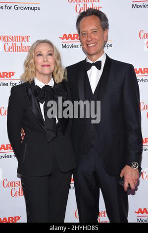 Catherine O'Hara und Richard E. Grant kommen am 04. Februar 2019 in Beverly Hills, CA, zu den AARP's Movies for Grownups 18. im Beverly Wilshire Hotel. Stockfoto