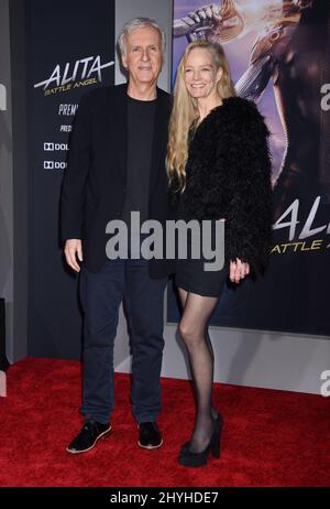 James Cameron und Suzy Amis bei der „Alita: Battle Angel“-Premiere in Los Angeles, die am 5. Februar 2019 im Regency Village Theatre in Westwood, ca. Stockfoto
