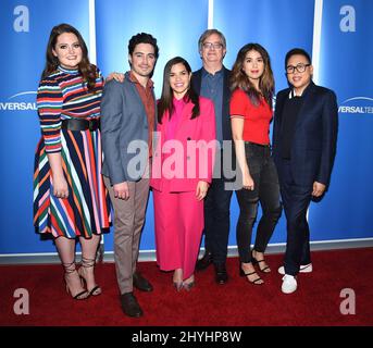 Lauren Ash, Ben Feldman, America Ferrera, Nicole Bloom, Nico Santos und Mark McKinney kommen beim FYC-Event für den „Superstore“, der auf dem NBC Universal Lot stattfand Stockfoto