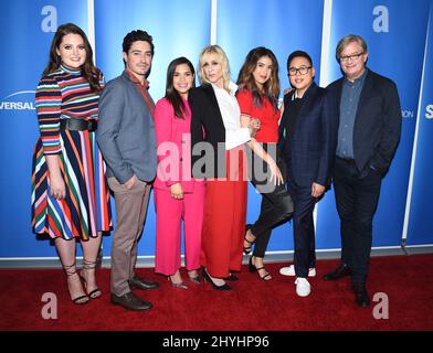 Lauren Ash, Ben Feldman, America Ferrera, Judith Light, Nicole Bloom, Nico Santos und Mark McKinney kommen beim FYC-Event für den „Superstore“, der auf dem NBC Universal Lot stattfand Stockfoto