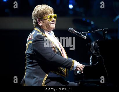Elton John im Konzert auf seiner Farewell Yellow Brick Road Tour 2019 in der PNC Arena am 12. März 2019 Raleigh, NC. Stockfoto