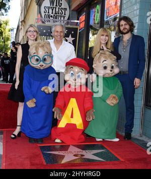 Vanessa Bagdasarian, Ross Bagdasarian, Janice Karman, Michael Bagdasarian, Simon, Alvin und Theodore von den Chipmunks bei der Zeremonie von Alvin und den Chipmunks Star auf dem Hollywood Walk of Fame Stockfoto