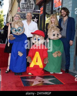 Vanessa Bagdasarian, Ross Bagdasarian, Janice Karman, Michael Bagdasarian, Simon, Alvin und Theodore von den Chipmunks bei der Zeremonie von Alvin und den Chipmunks Star auf dem Hollywood Walk of Fame Stockfoto