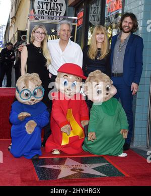 Vanessa Bagdasarian, Ross Bagdasarian, Janice Karman, Michael Bagdasarian, Simon, Alvin und Theodore von den Chipmunks bei der Zeremonie von Alvin und den Chipmunks Star auf dem Hollywood Walk of Fame Stockfoto