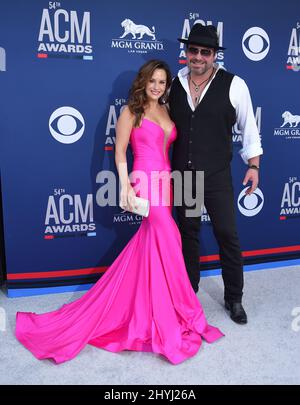 Lee Brice und Sara Reeveley bei den Academy of Country Music Awards 54., die am 7. April 2019 in Las Vegas, NV, in der MGM Grand Garden Arena im MGM Grand Hotel & Casino verliehen wurden. Stockfoto